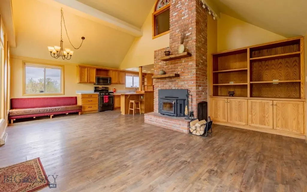 12 Comanche Red Lodge MT 59068