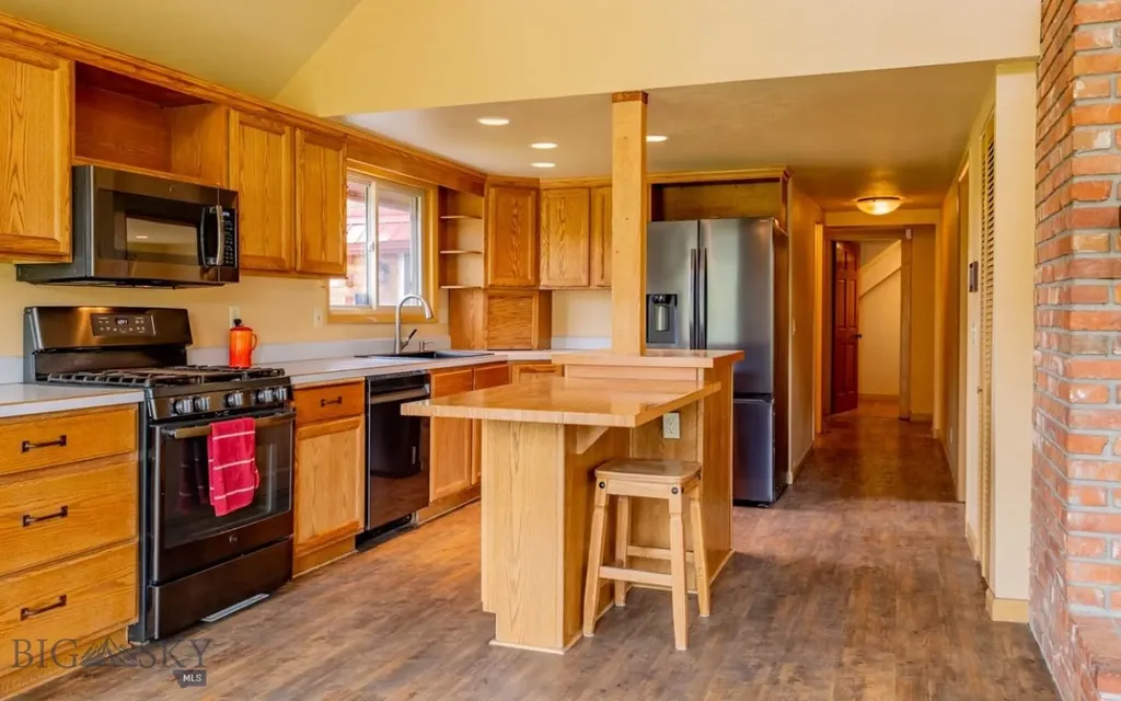 12 Comanche Red Lodge MT 59068