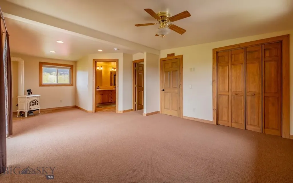 12 Comanche Red Lodge MT 59068