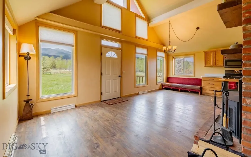 12 Comanche Red Lodge MT 59068