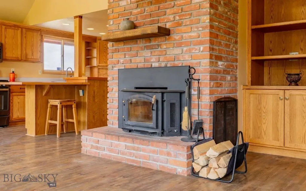 12 Comanche Red Lodge MT 59068