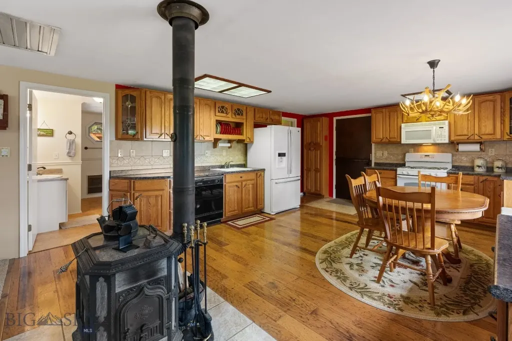 125 Golden Bear Lane Judith Gap MT 59453
