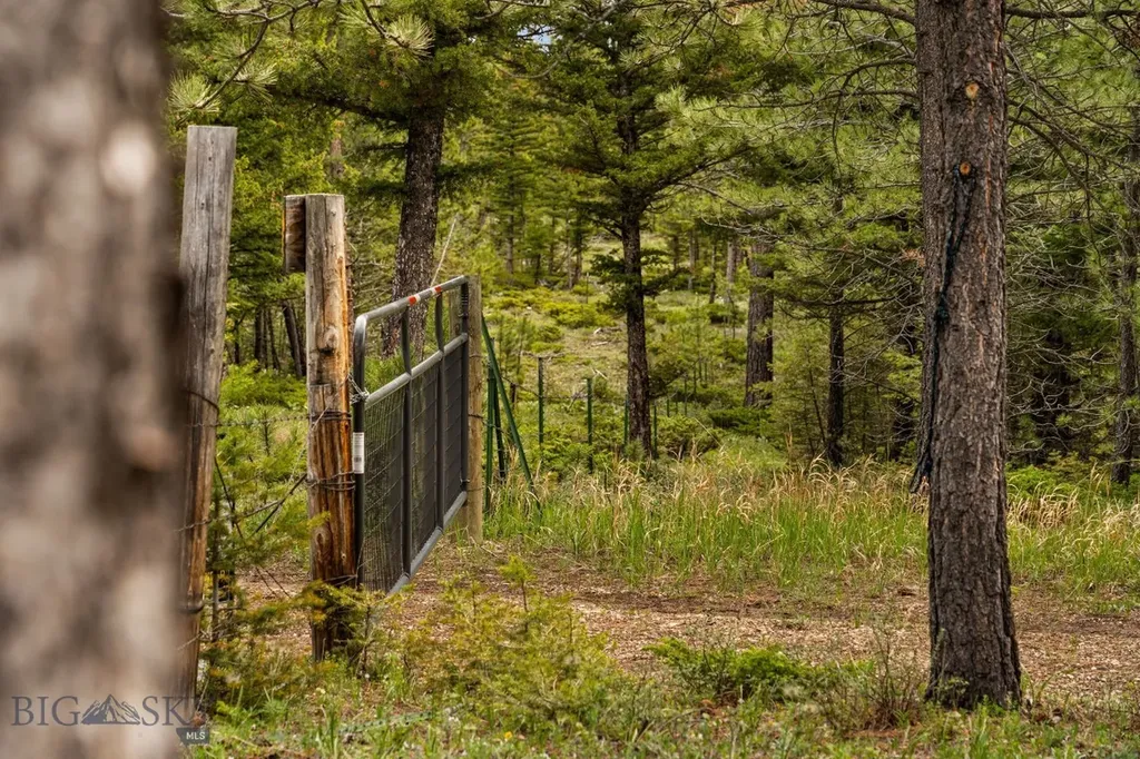 125 Golden Bear Lane Judith Gap MT 59453