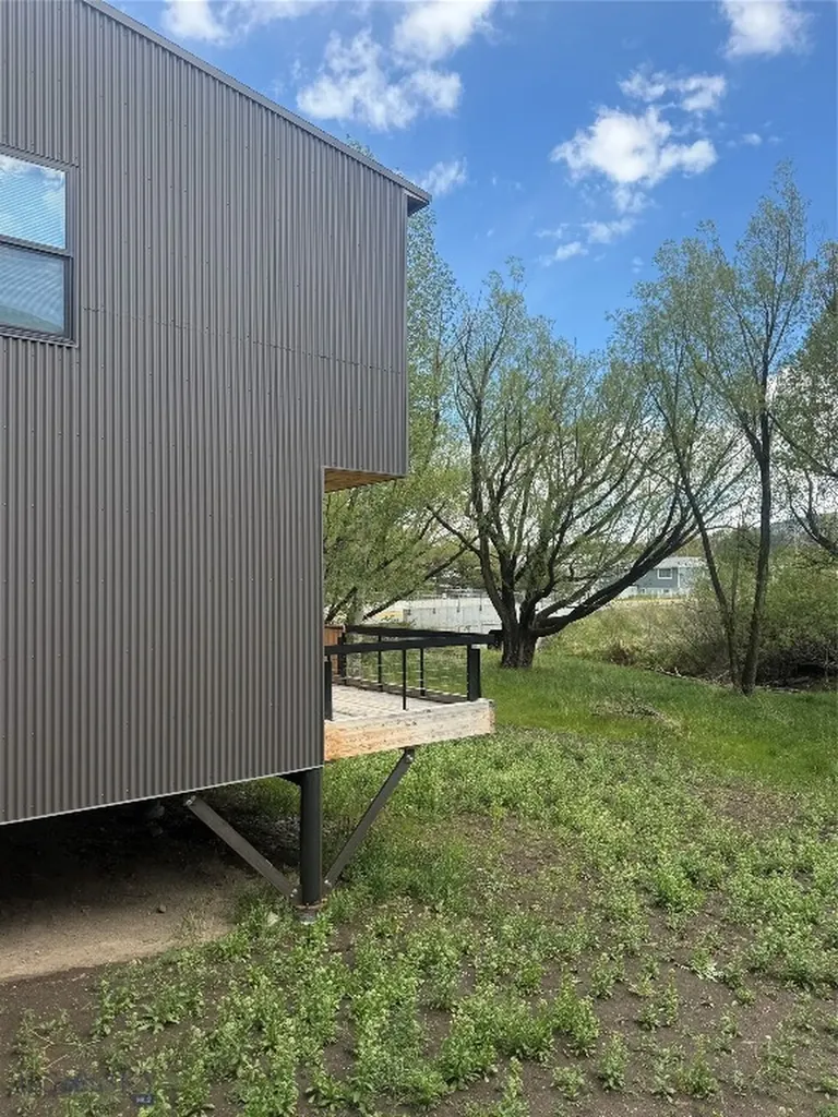 504 S H Street Livingston MT 59047