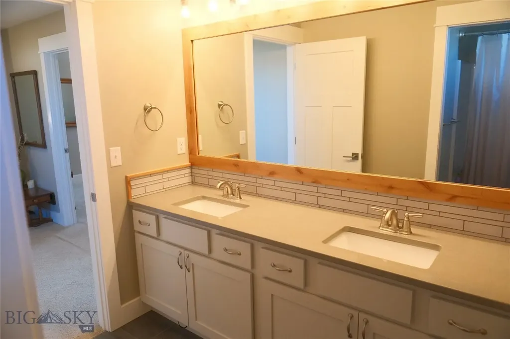 137 E Shade Tree Manhattan MT 59741