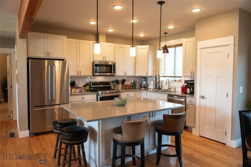 137 E Shade Tree Manhattan MT 59741