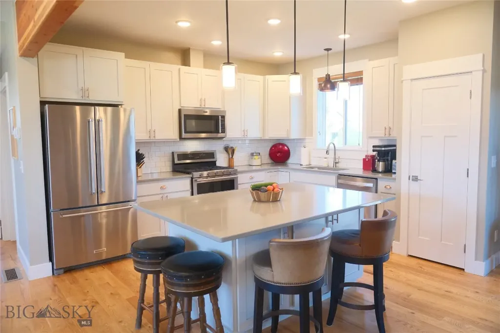 137 E Shade Tree Manhattan MT 59741