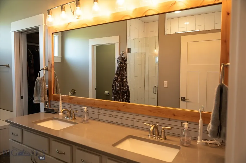 137 E Shade Tree Manhattan MT 59741