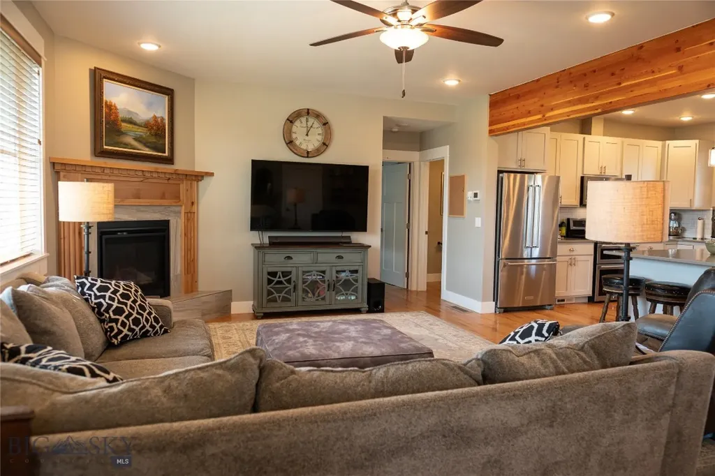 137 E Shade Tree Manhattan MT 59741