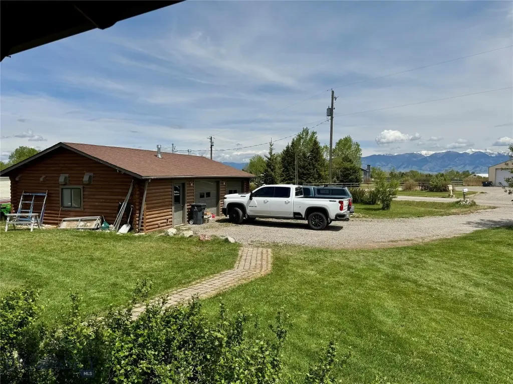 1075 Bulltail Road Belgrade MT 59714