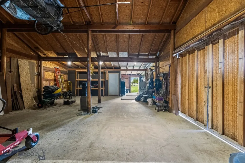 2720 Outlaw Drive Belgrade MT 59714