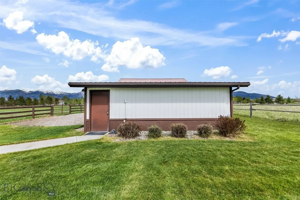 2720 Outlaw Drive Belgrade MT 59714