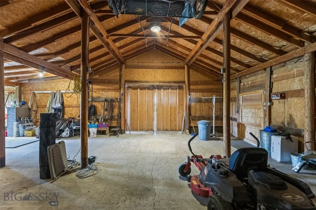 2720 Outlaw Drive Belgrade MT 59714