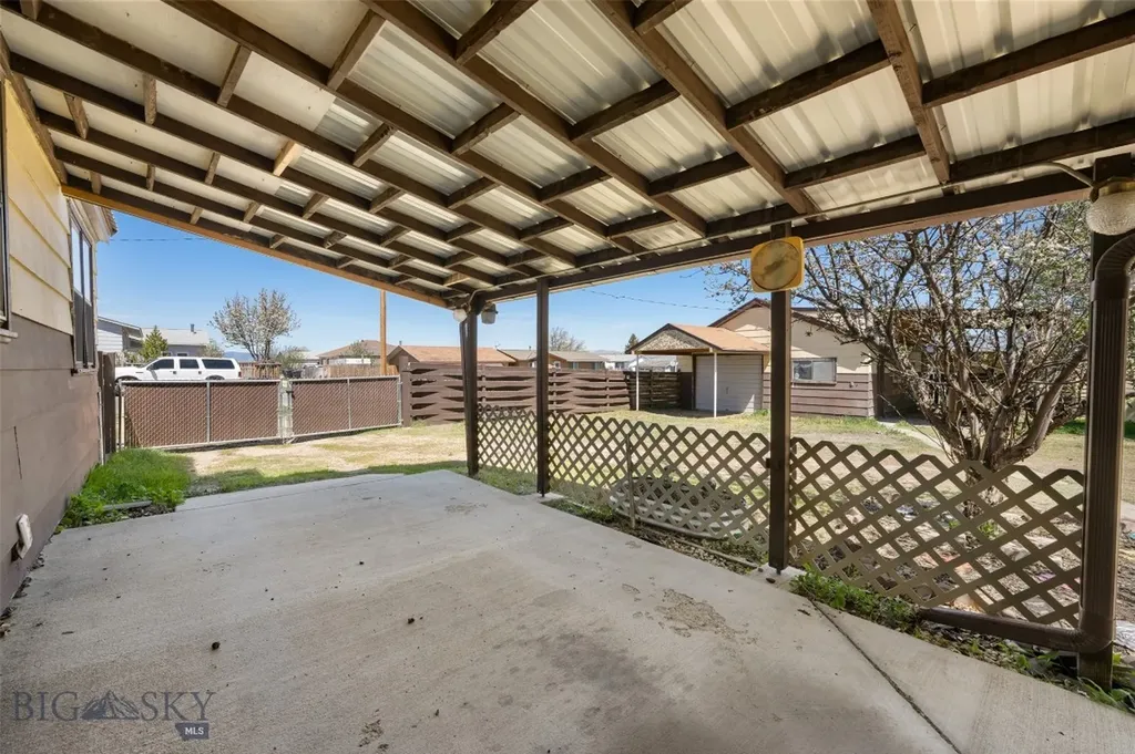 709 Oregon Street Deer Lodge MT 59722