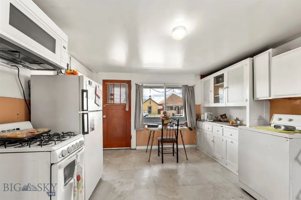 1327 Farrell Butte MT 59701