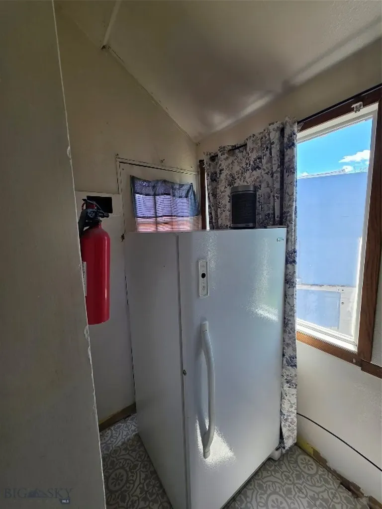 901 Delaware Butte MT 59701