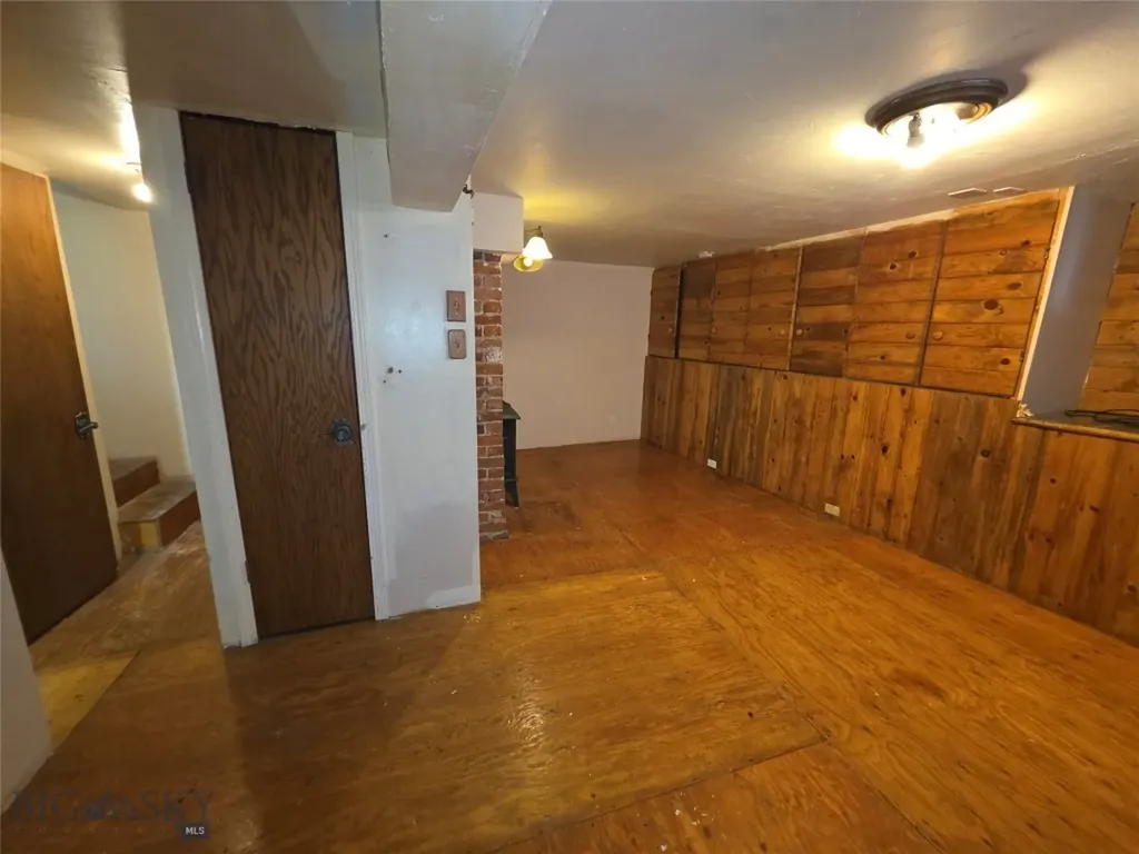 901 Delaware Butte MT 59701