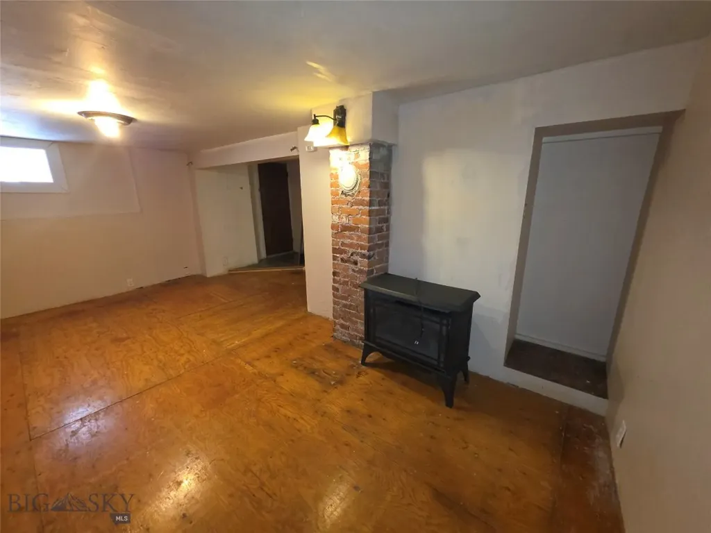 901 Delaware Butte MT 59701