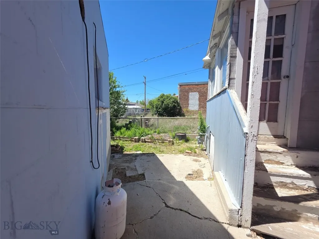 901 Delaware Butte MT 59701