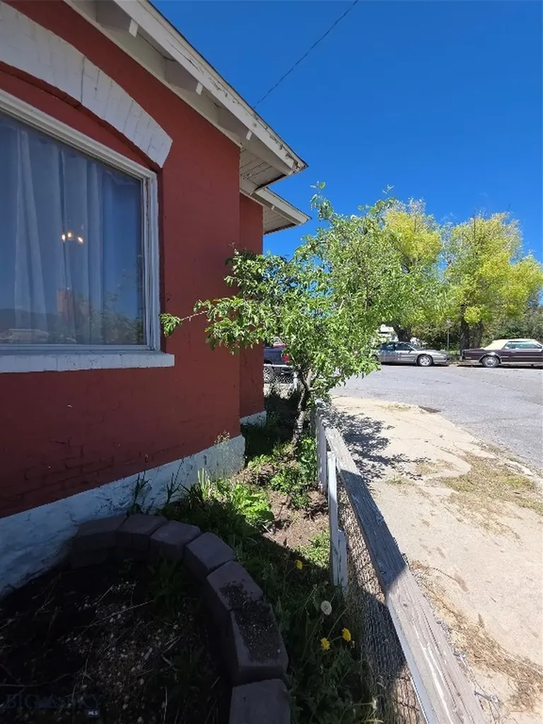 901 Delaware Butte MT 59701