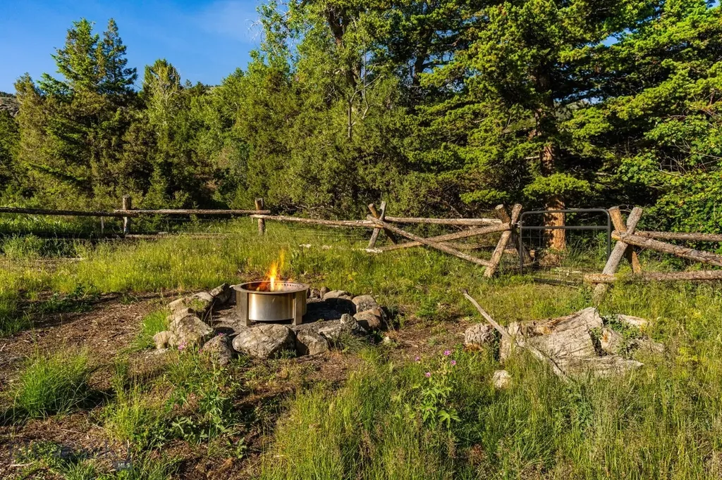 1580 Evan Reese Creek Road Belgrade MT 59714