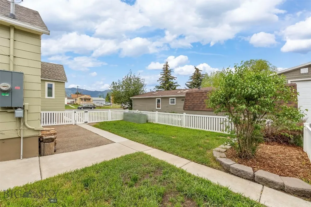 1023 S Dakota Butte MT 59701