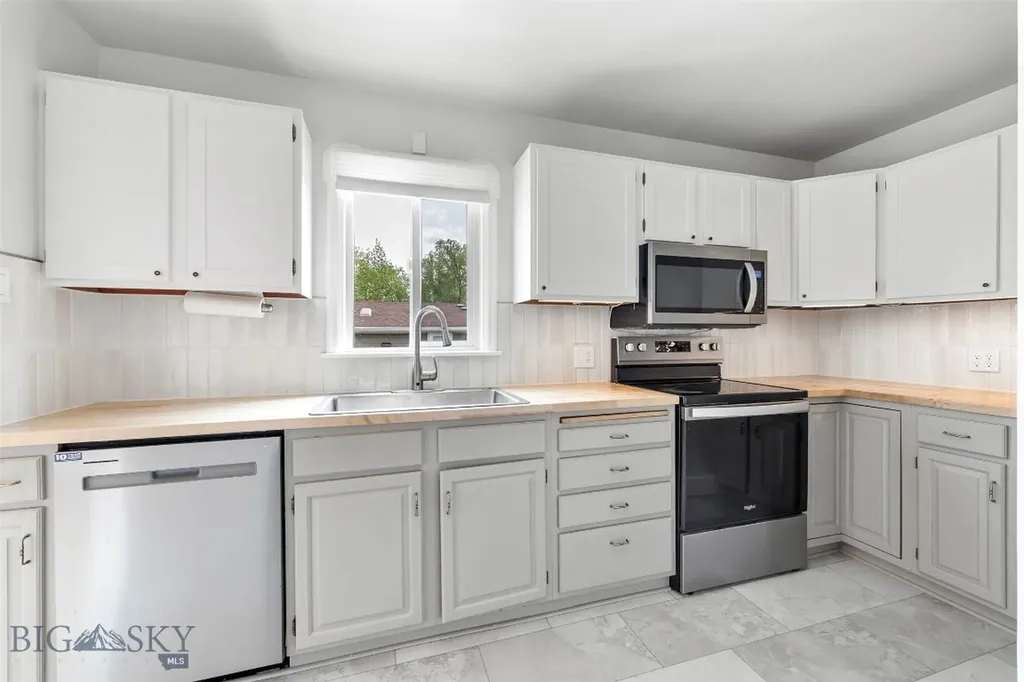 1023 S Dakota Butte MT 59701