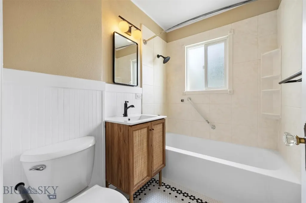 1023 S Dakota Butte MT 59701