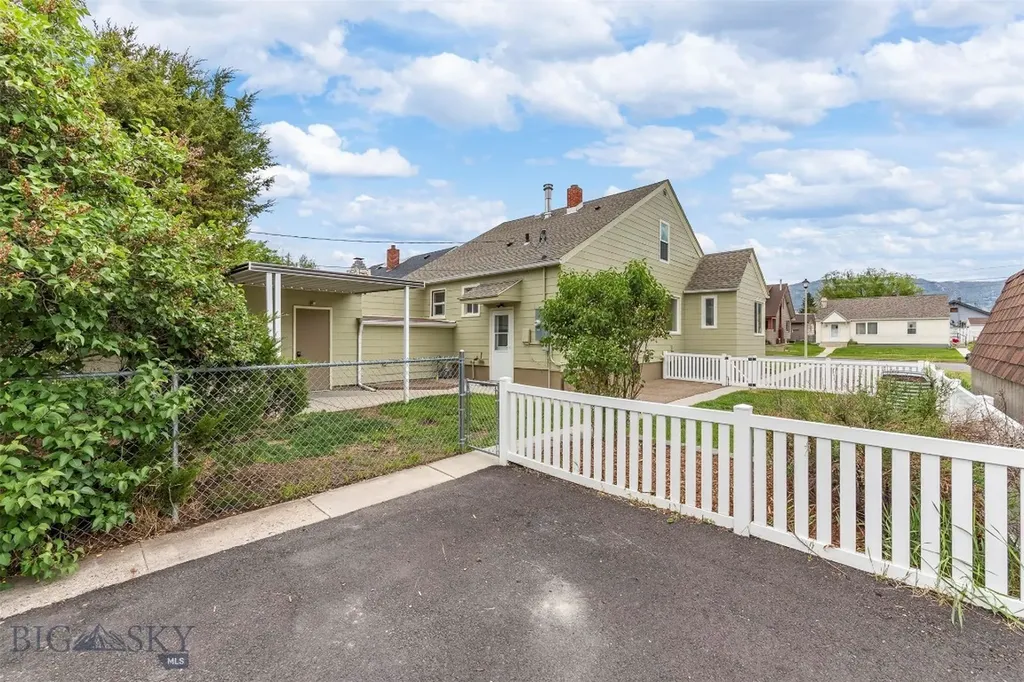1023 S Dakota Butte MT 59701