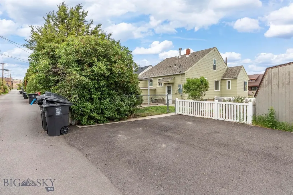 1023 S Dakota Butte MT 59701