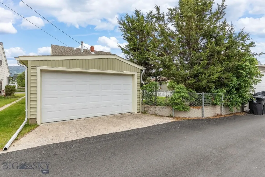 1023 S Dakota Butte MT 59701
