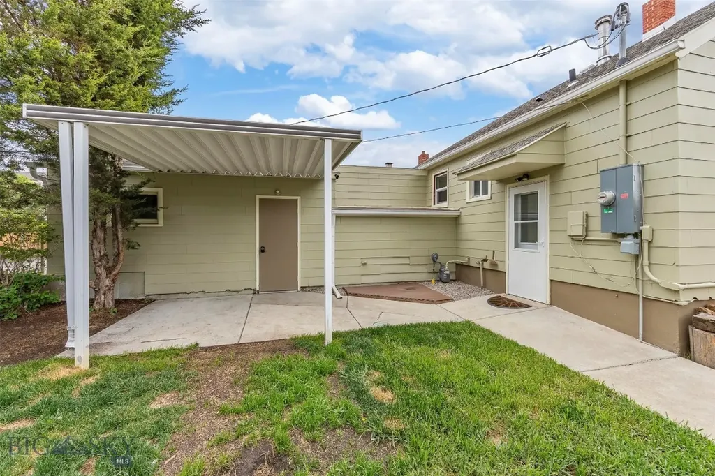 1023 S Dakota Butte MT 59701