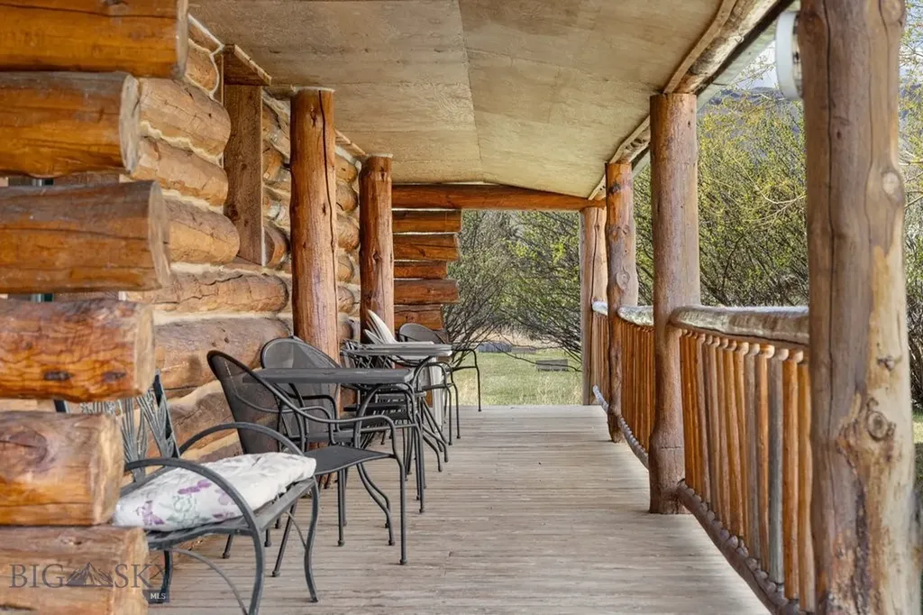 1035 And 1037 Us Highway 89 South S Gardiner MT 59030