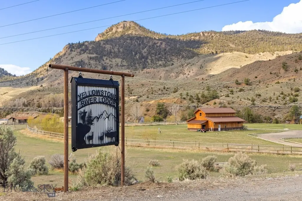 1035 And 1037 Us Highway 89 South S Gardiner MT 59030