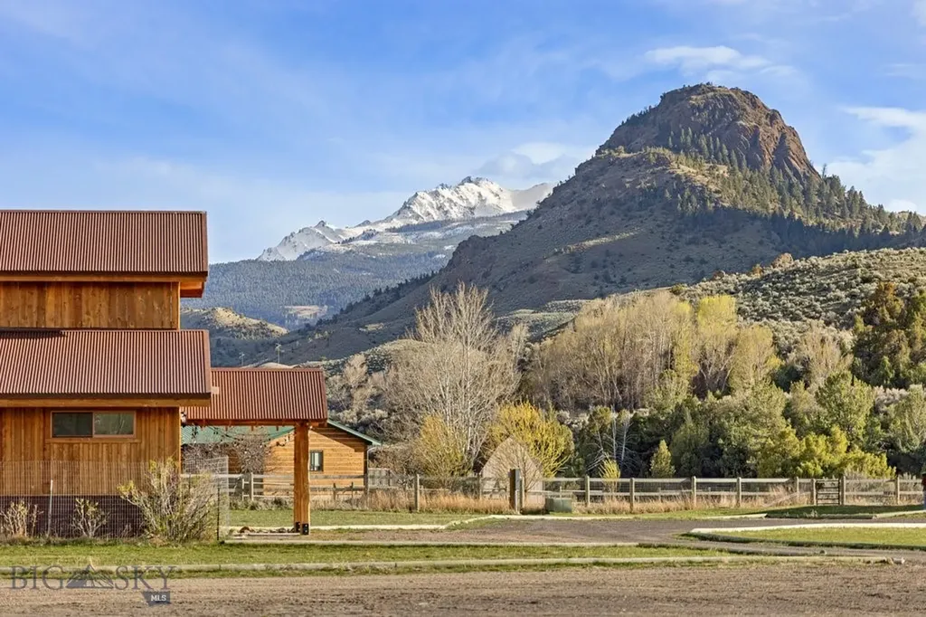1035 And 1037 Us Highway 89 South S Gardiner MT 59030