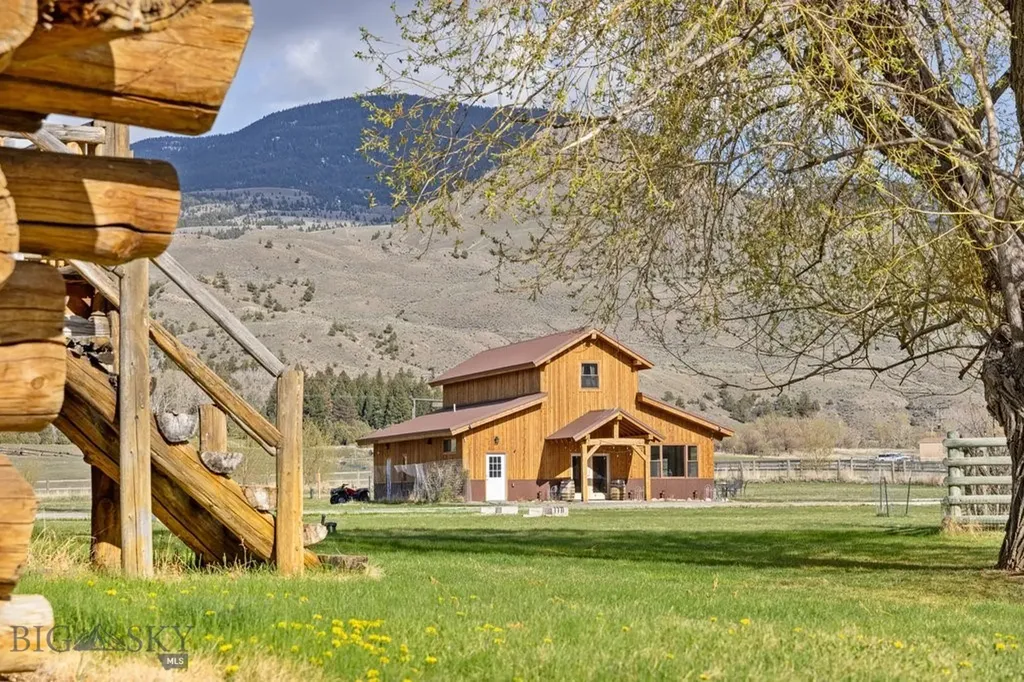 1035 And 1037 Us Highway 89 South S Gardiner MT 59030