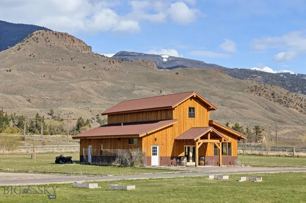 1035 And 1037 Us Highway 89 South S Gardiner MT 59030