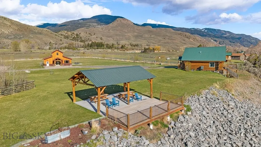1035 And 1037 Us Highway 89 South S Gardiner MT 59030