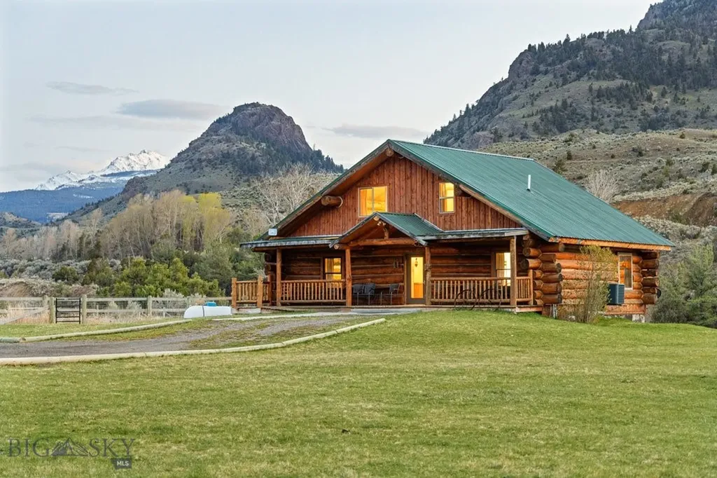1035 And 1037 Us Highway 89 South S Gardiner MT 59030