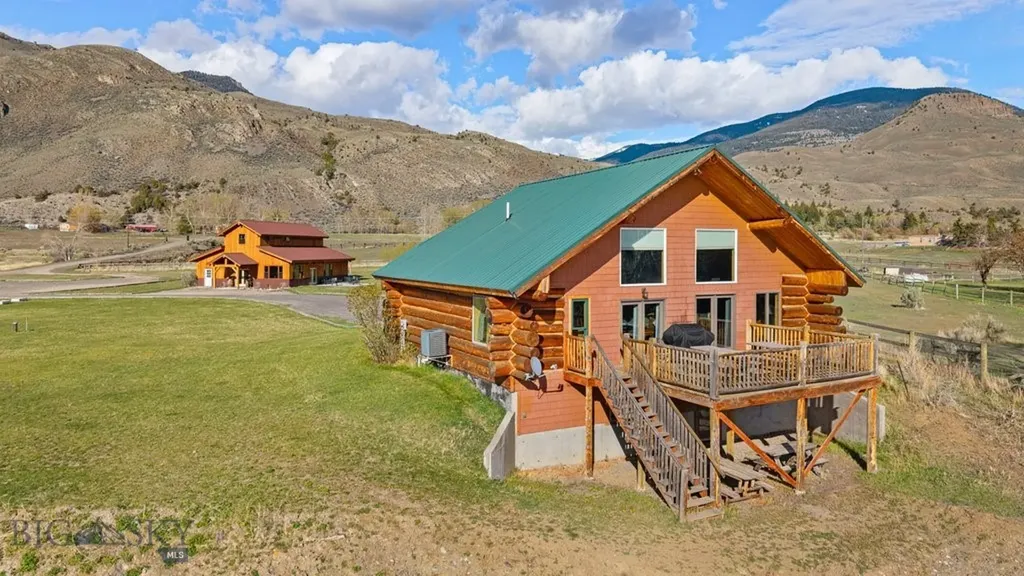 1035 And 1037 Us Highway 89 South S Gardiner MT 59030