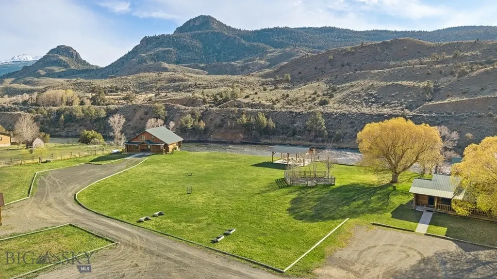 1035 And 1037 Us Highway 89 South S Gardiner MT 59030