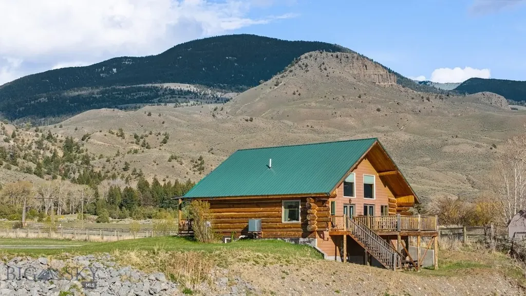1035 And 1037 Us Highway 89 South S Gardiner MT 59030