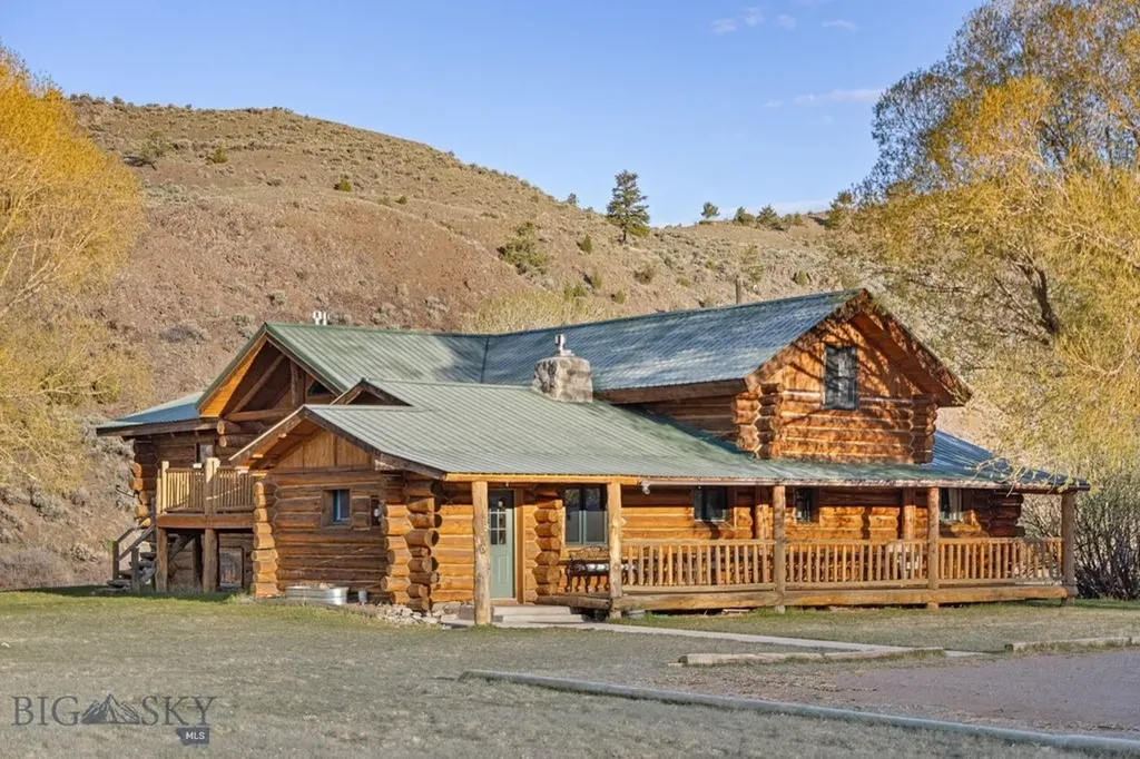 1035 And 1037 Us Highway 89 South S Gardiner MT 59030