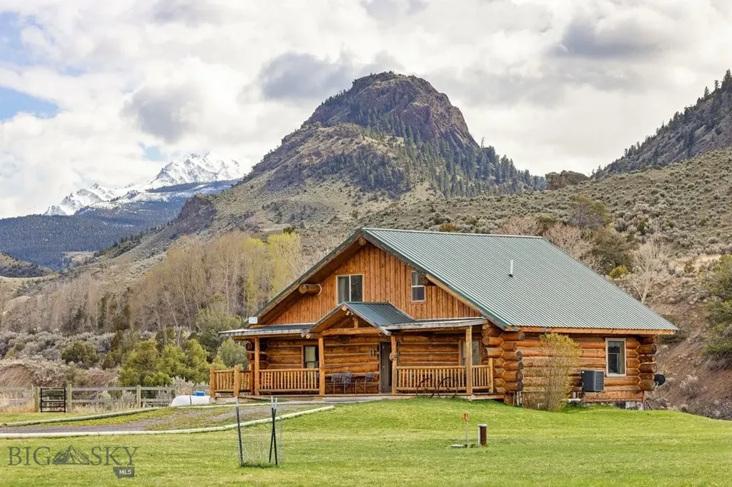 1035 And 1037 Us Highway 89 South S Gardiner MT 59030