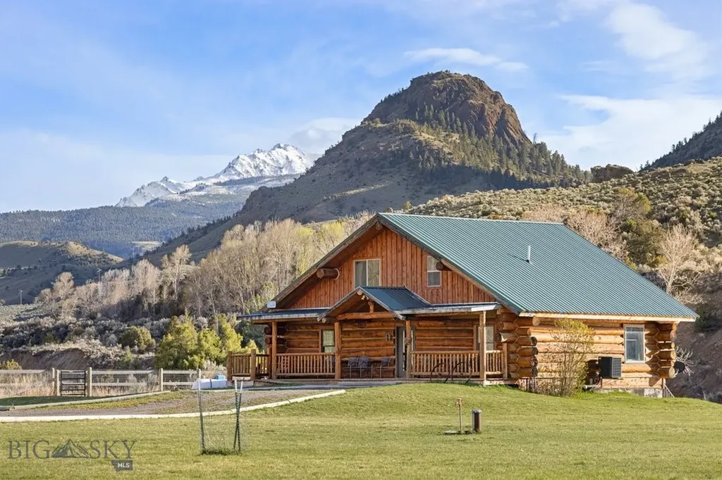 1035 And 1037 Us Highway 89 South S Gardiner MT 59030