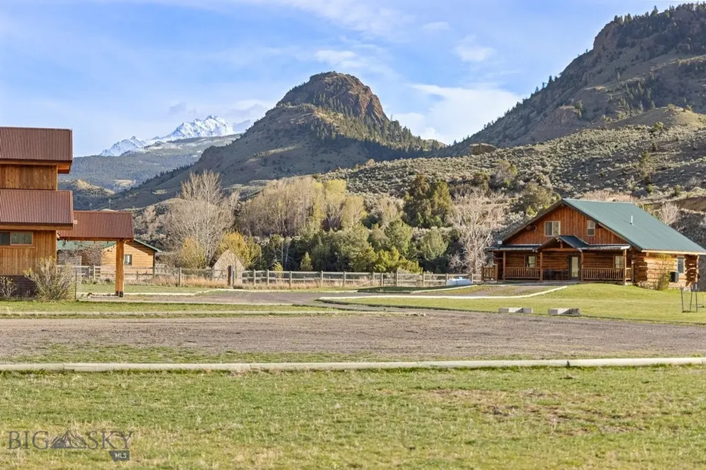 1035 And 1037 Us Highway 89 South S Gardiner MT 59030