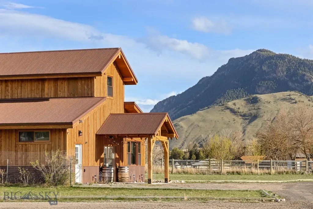1035 And 1037 Us Highway 89 South S Gardiner MT 59030