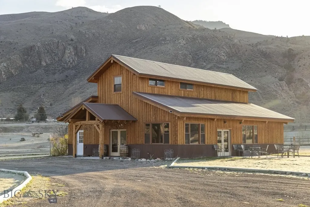1035 And 1037 Us Highway 89 South S Gardiner MT 59030