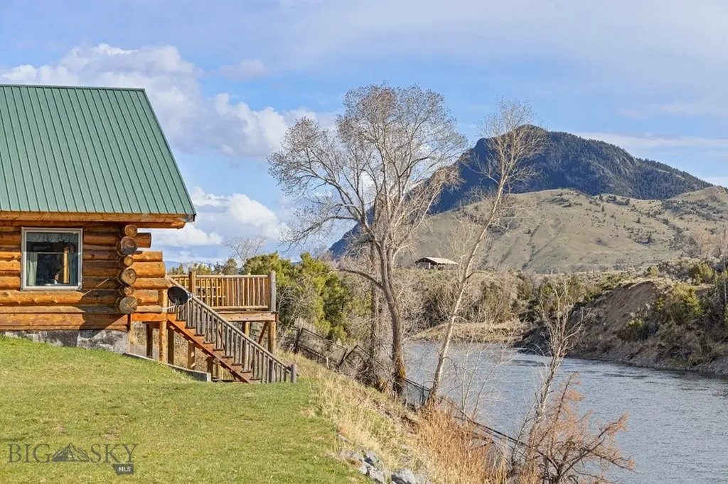 1035 And 1037 Us Highway 89 South S Gardiner MT 59030
