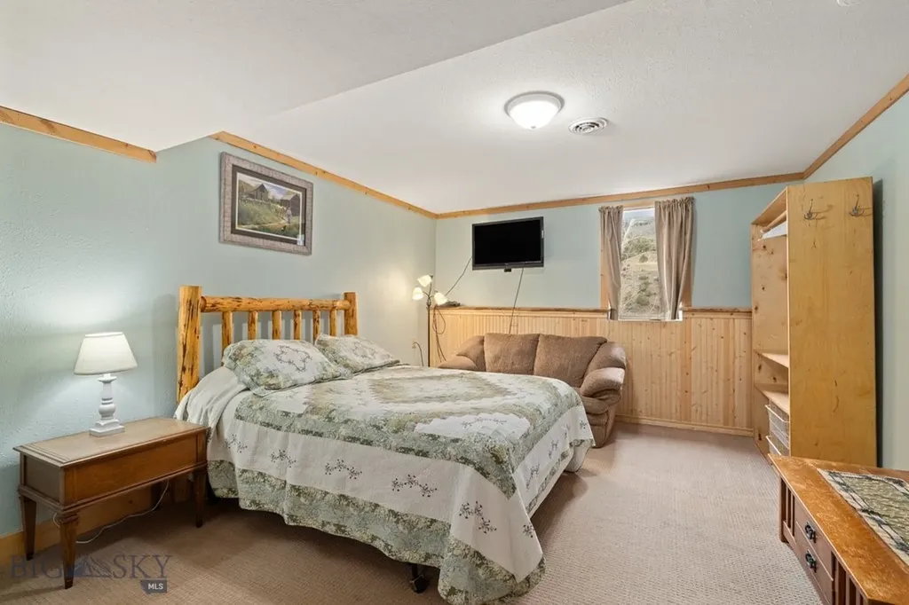 1035 And 1037 Us Highway 89 South S Gardiner MT 59030